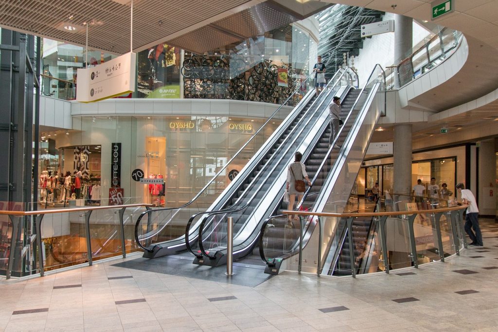 Stairs in shopping mall | Fifth Chrome